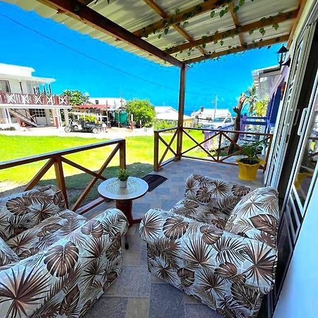 Posada Villa Bryan Rocky Point エクステリア 写真