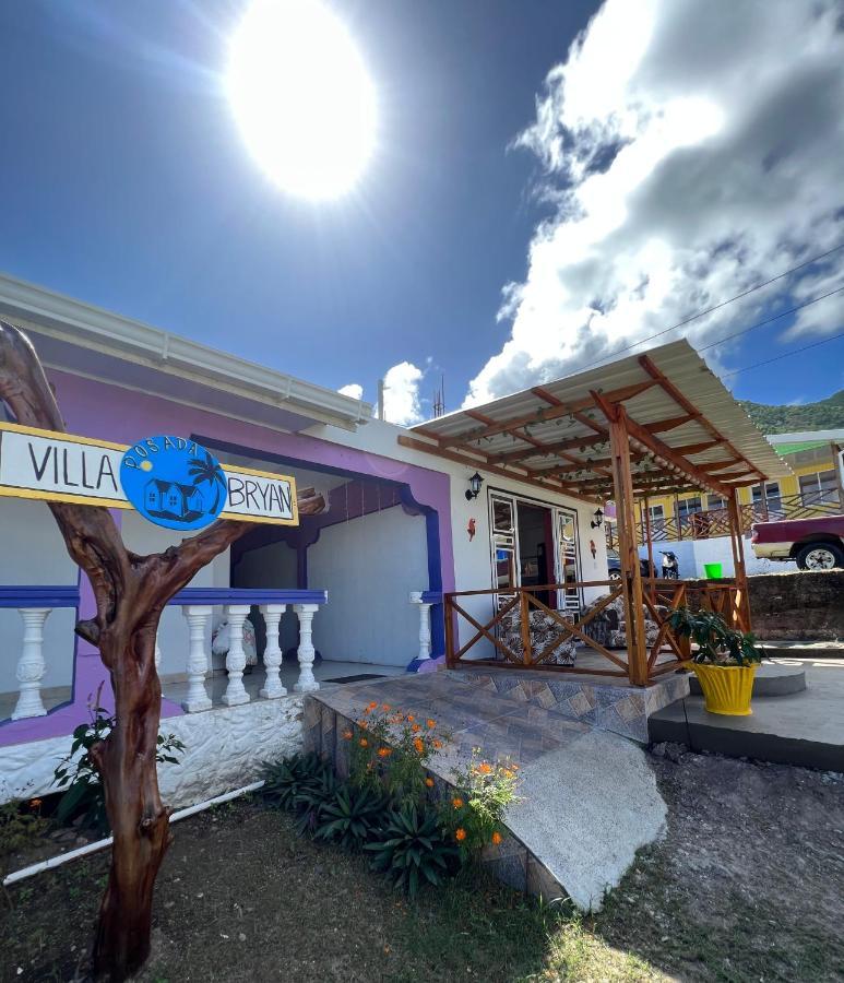 Posada Villa Bryan Rocky Point エクステリア 写真
